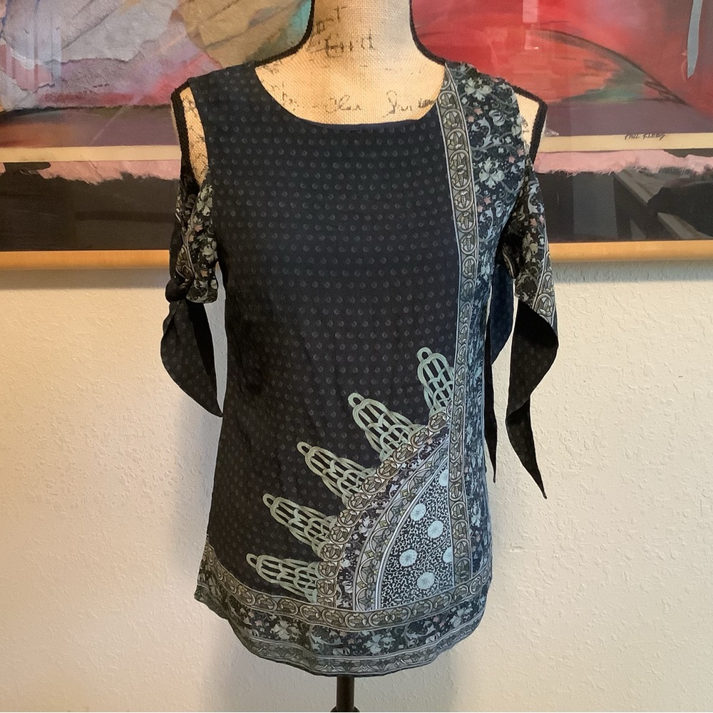 NWOT bl-nk London Cold Shoulder Top
